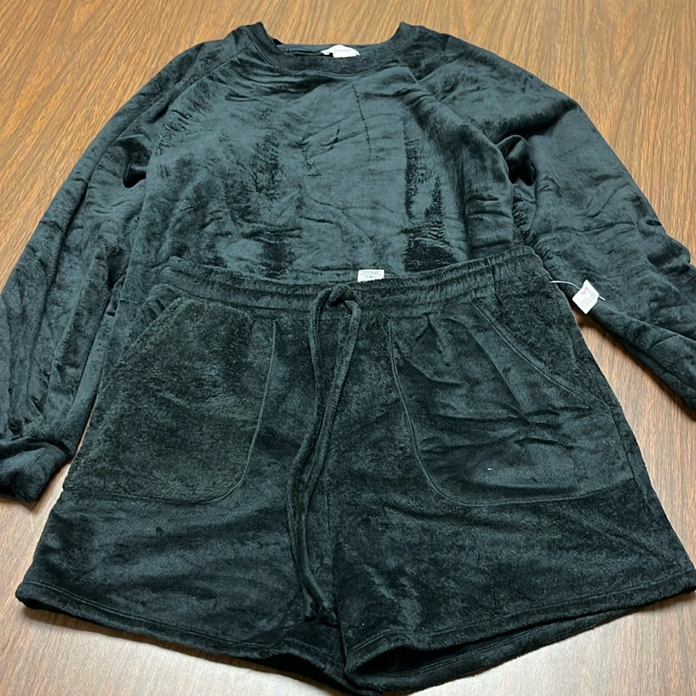 Urban Romantics long sleeve pajamas, size medium, NWOT